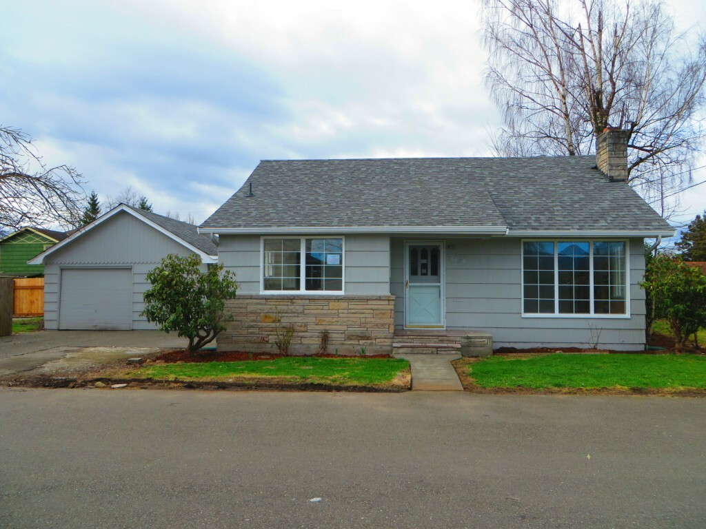 Property Photo:  2070 Roosevelt Ave  WA 98022 