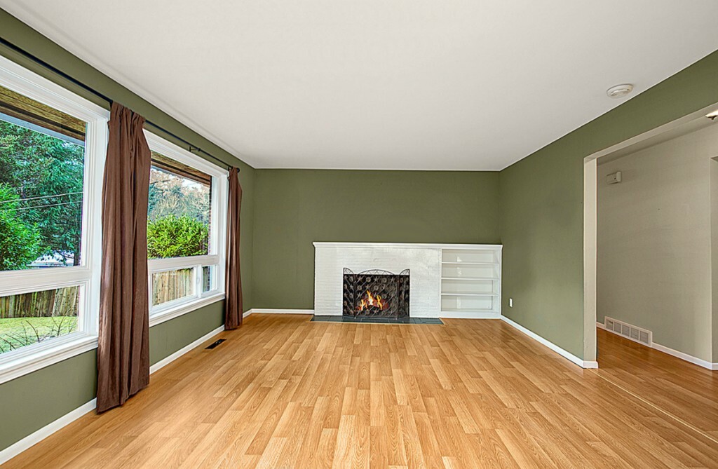 Property Photo: 18492 Ballinger Wy NE WA 98155