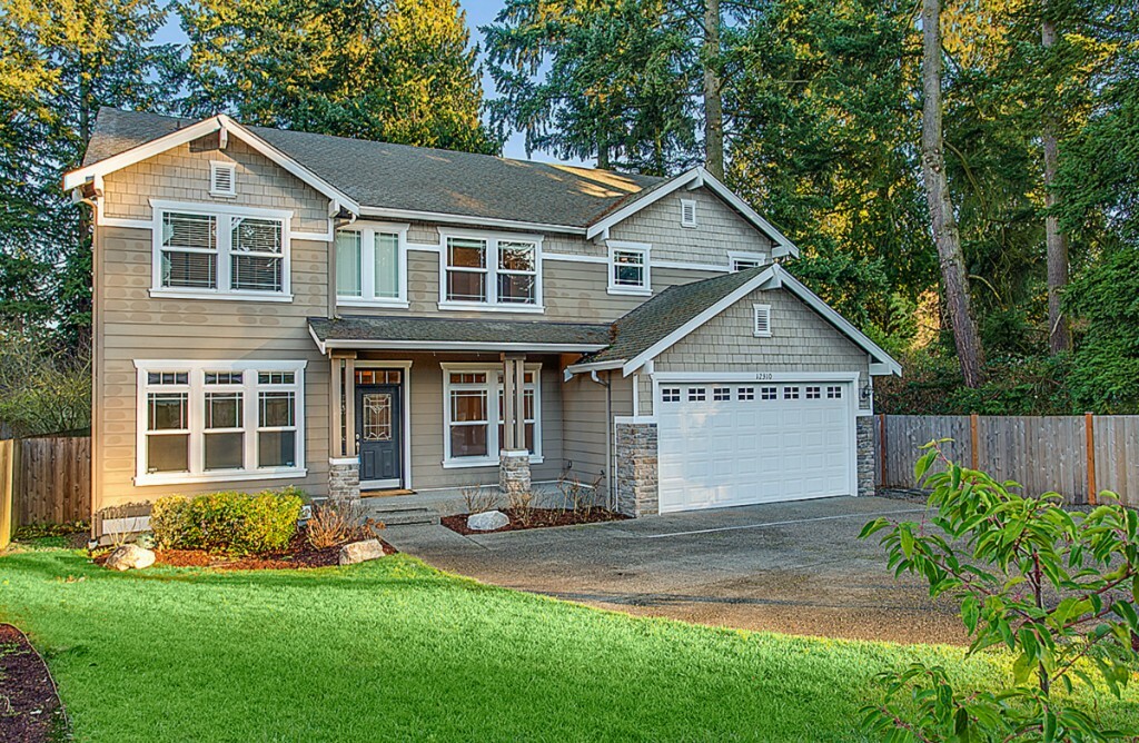 Property Photo:  12310 NE 70th St  WA 98033 