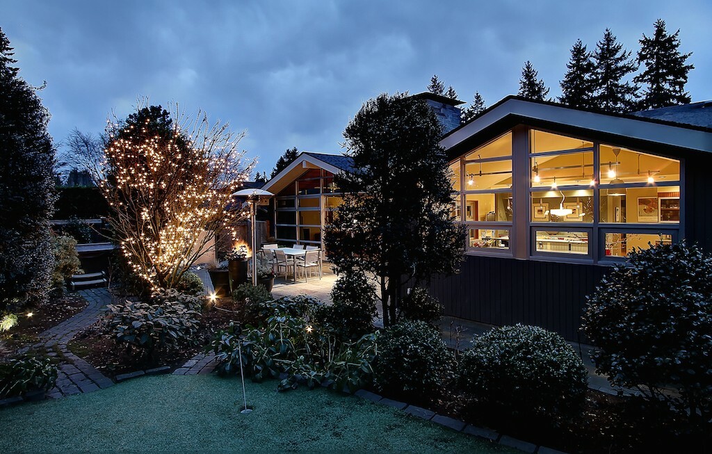 Property Photo: 1449 Broadmoor Dr E WA 98112