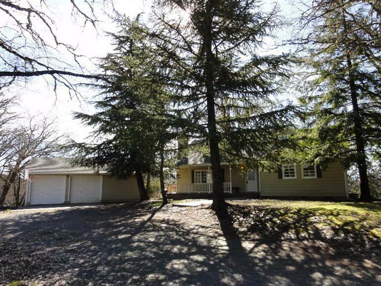 Property Photo:  476 Three Pines Road  OR 97526 