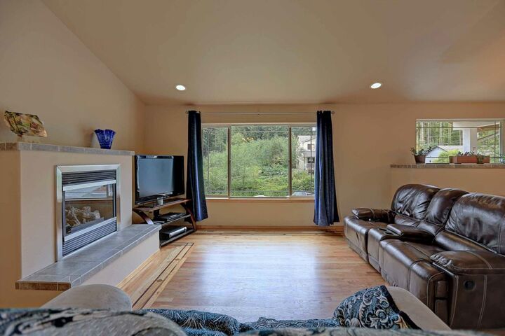 Property Photo: 924 Double View Dr WA 98282