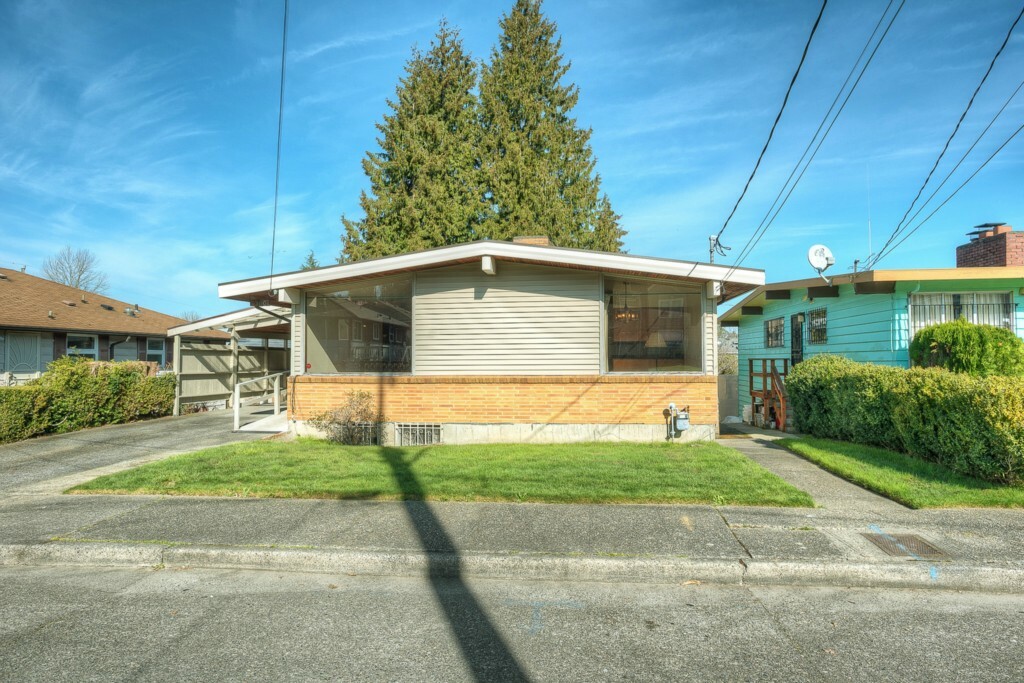 Property Photo:  5710 S Norfolk St  WA 98118 