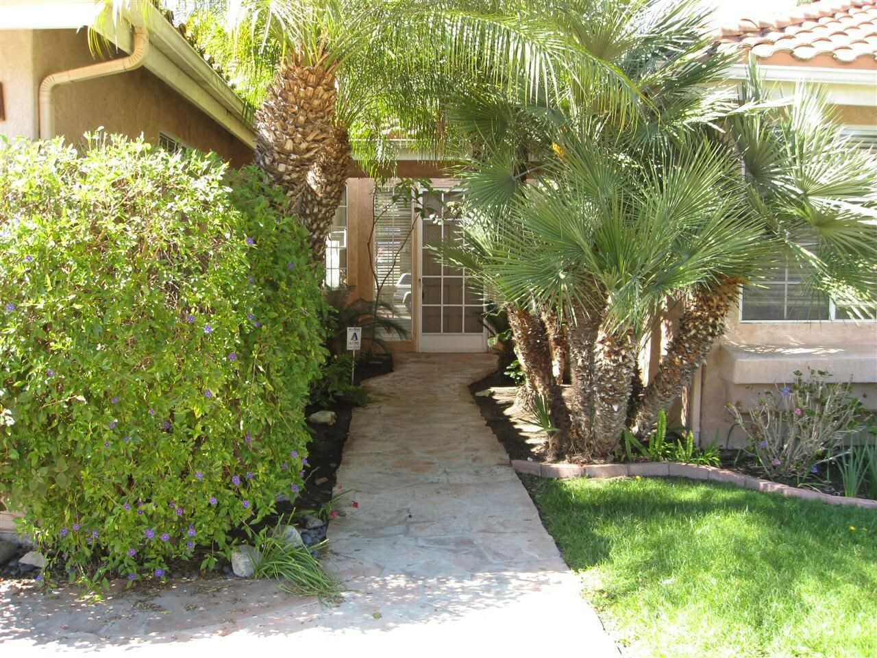 Property Photo:  689 Bauer Place  CA 92081 