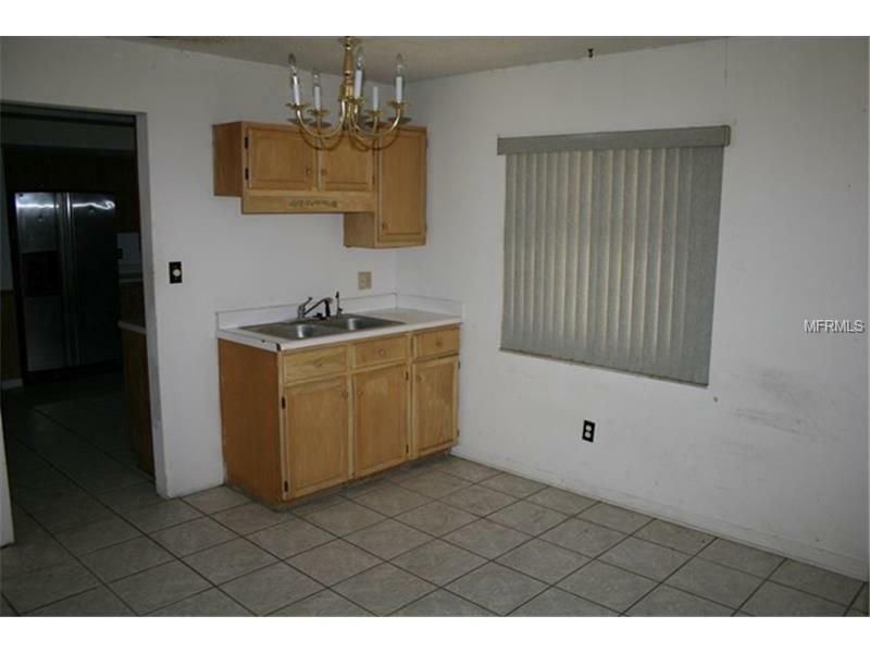 Property Photo:  1410 Elk Court  FL 32712 