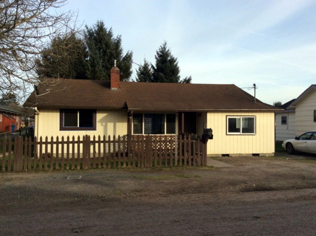 Property Photo: 706 S 8th Avenue WA 98626
