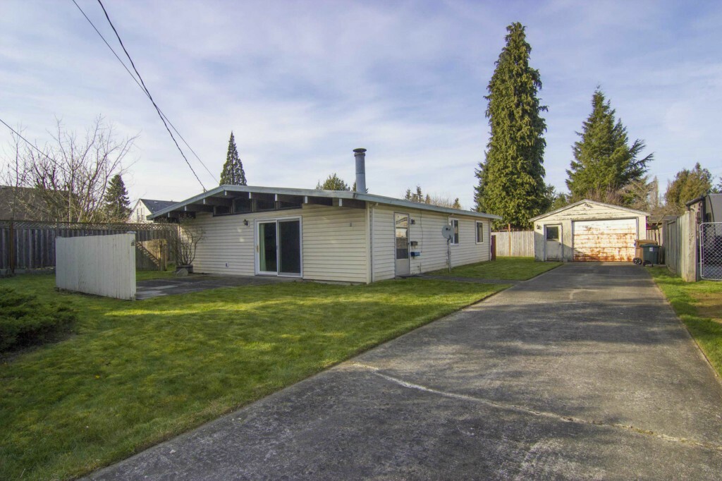 Property Photo:  111 E 67th St  WA 98404 