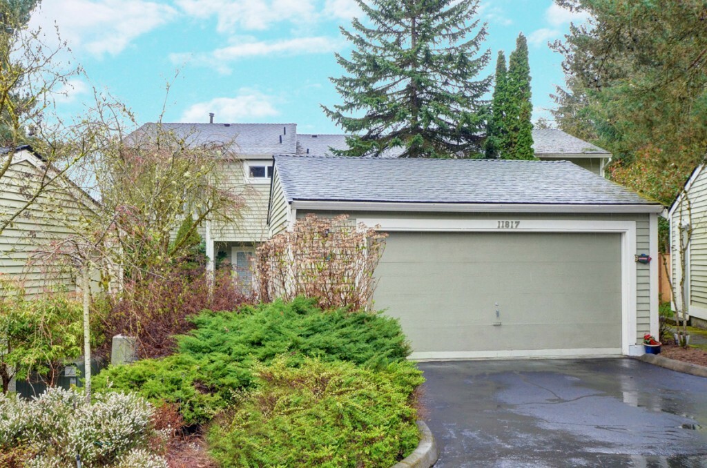 Property Photo:  11817 NE 105th Lane  WA 98033 