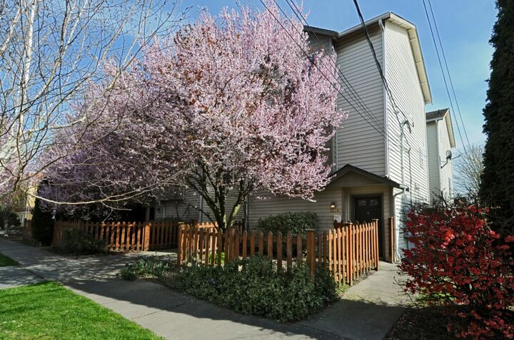 9220 Ashworth Ave N  Seattle WA 98103 photo