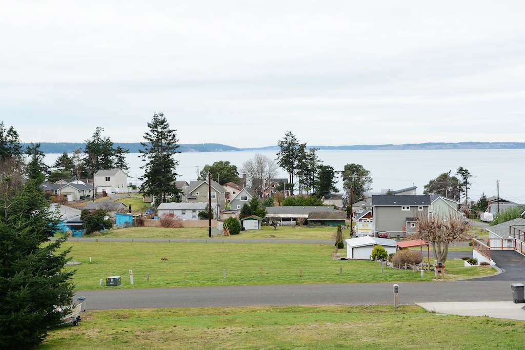 Property Photo:  215 Burke Dr  WA 98282 