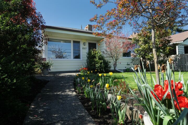 8507 19th Ave NW  Seattle WA 98117 photo