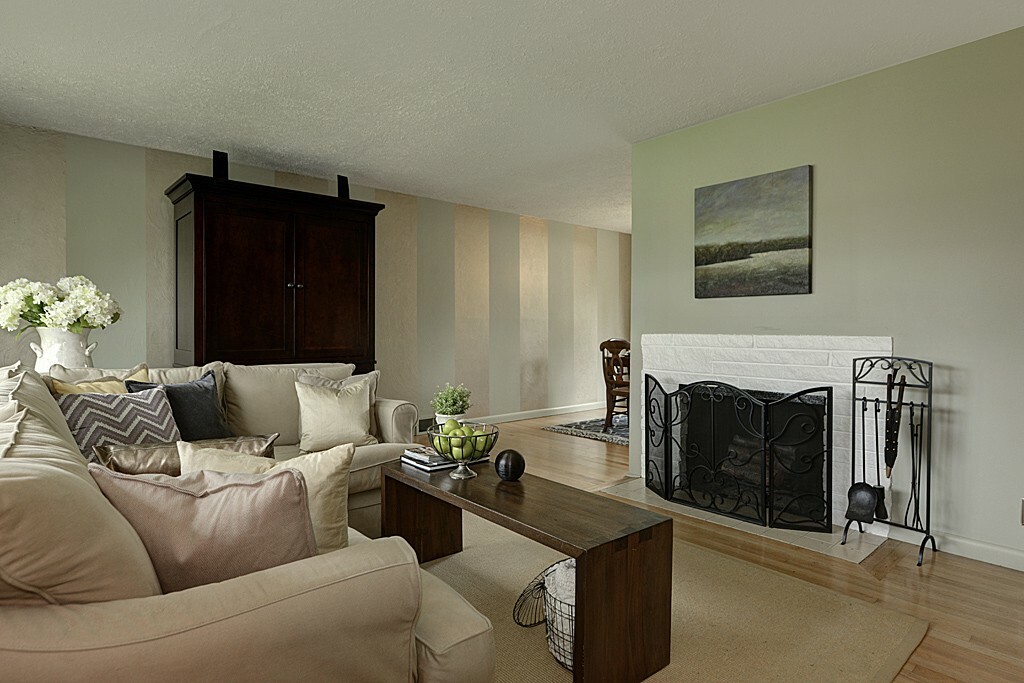 Property Photo:  12716 Phinney Ave N  WA 98133 