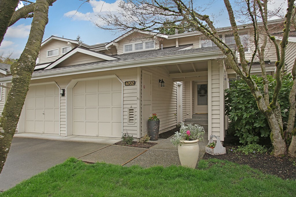 Property Photo:  6702 113th Place SE  WA 98006 