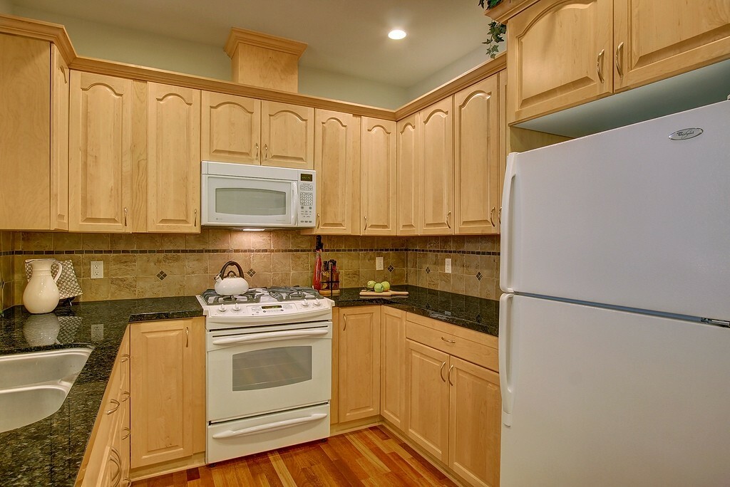 Property Photo: 4406 Providence Point Place SE 108 WA 98029
