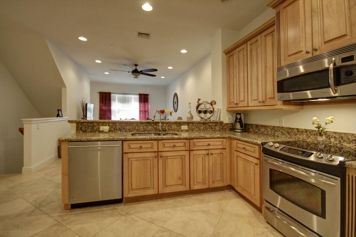 Property Photo:  5107 Artesa Way W  FL 33418 