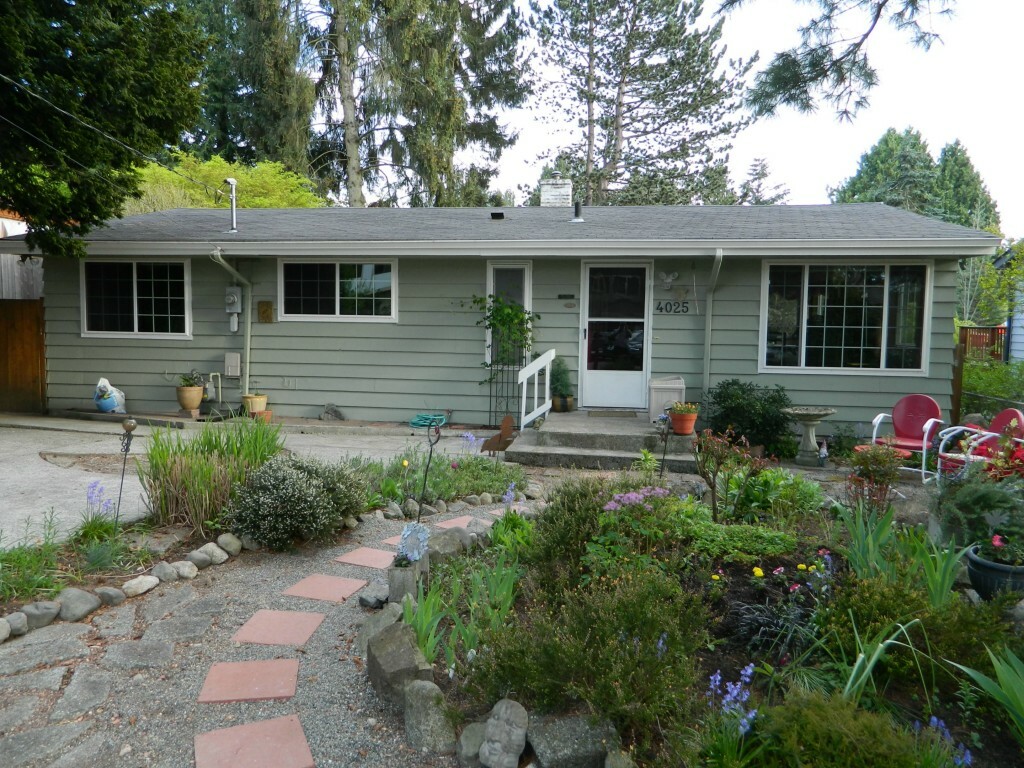 Property Photo:  4025 NE 115th St  WA 98125 