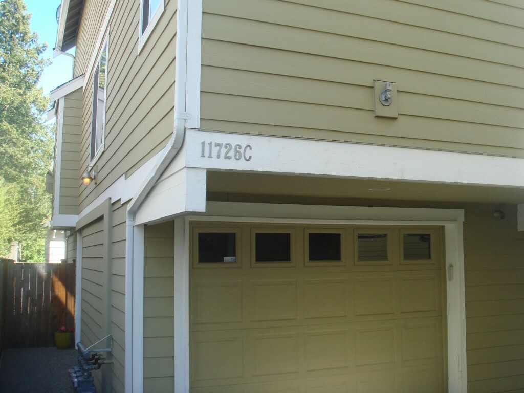 Property Photo:  11726 Greenwood Ave N C  WA 98133 