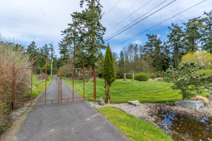 Property Photo:  1838 Hastie Lake Rd  WA 98277 