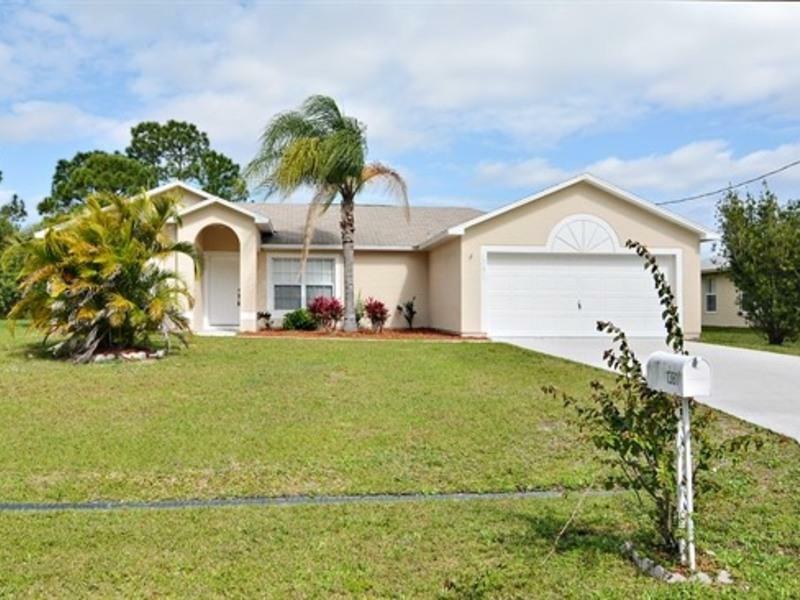 Property Photo:  1381 SW Stony Avenue  FL 34983 