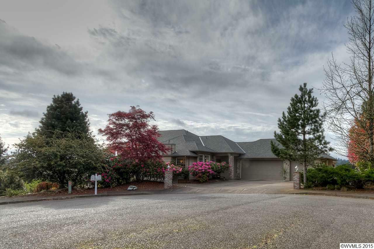 Property Photo: 995 Sunmist Ct SE OR 97306