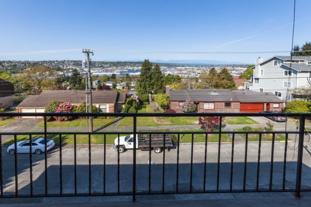 Property Photo: 303 N 44th St 302 WA 98103