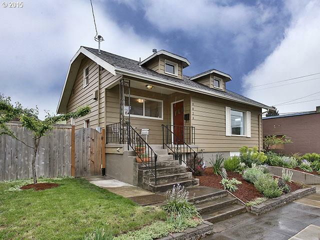 Property Photo:  4024 SE 29th Ave  OR 97202 