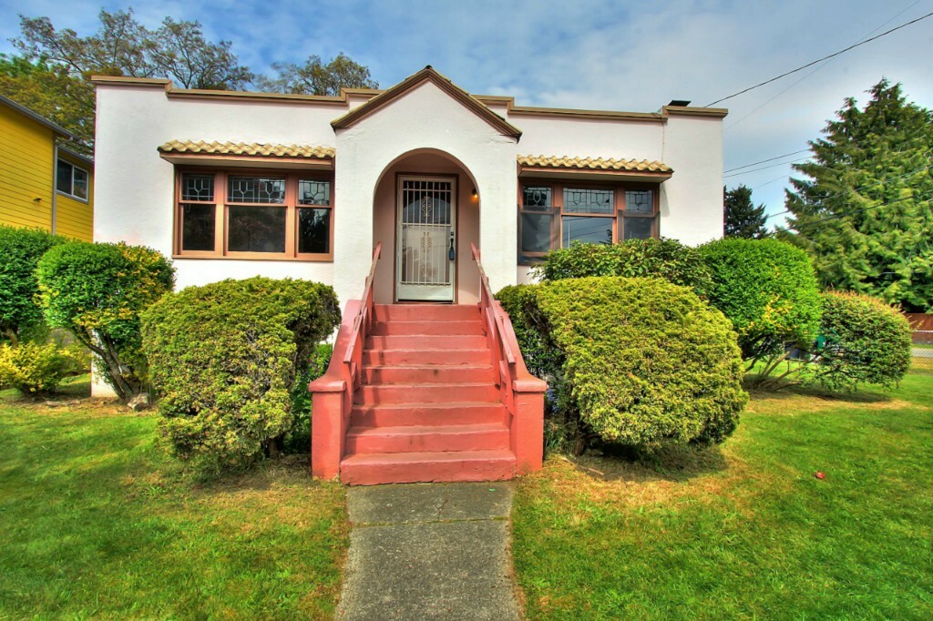 Property Photo:  422 N 122nd  WA 98133 