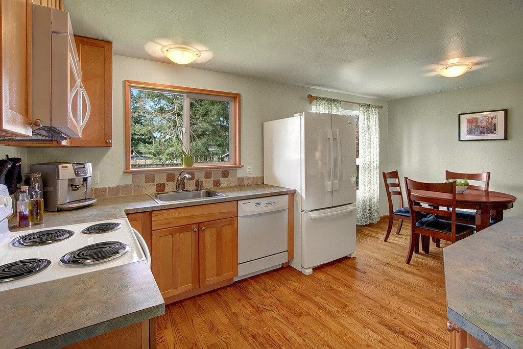 Property Photo: 207 Elma Place SE WA 98059