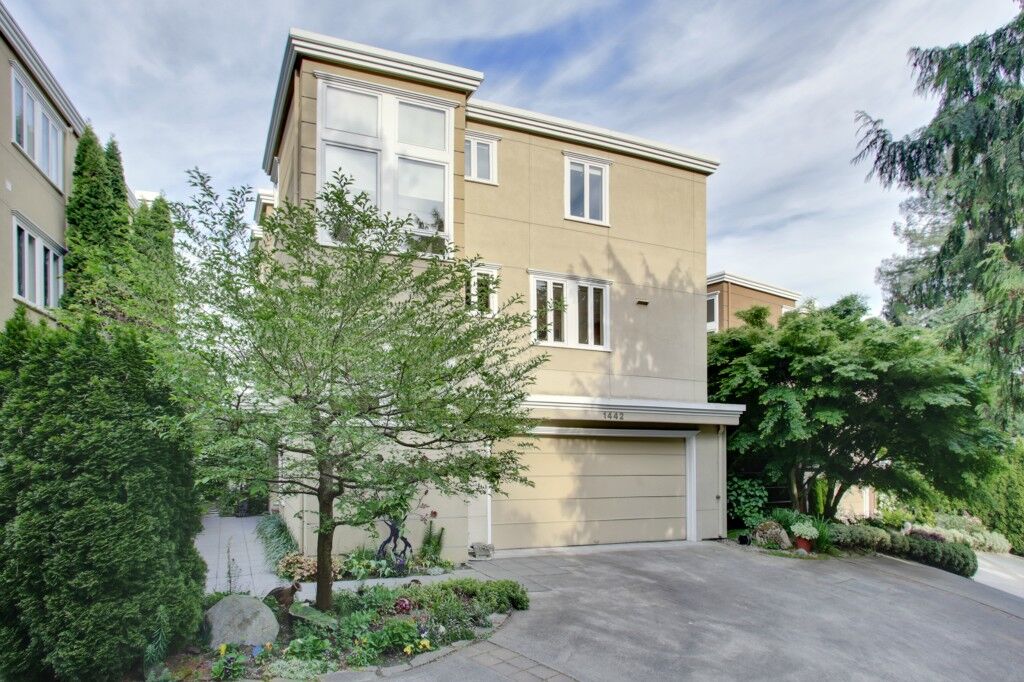 Property Photo: 1442 Madrona Dr WA 98122