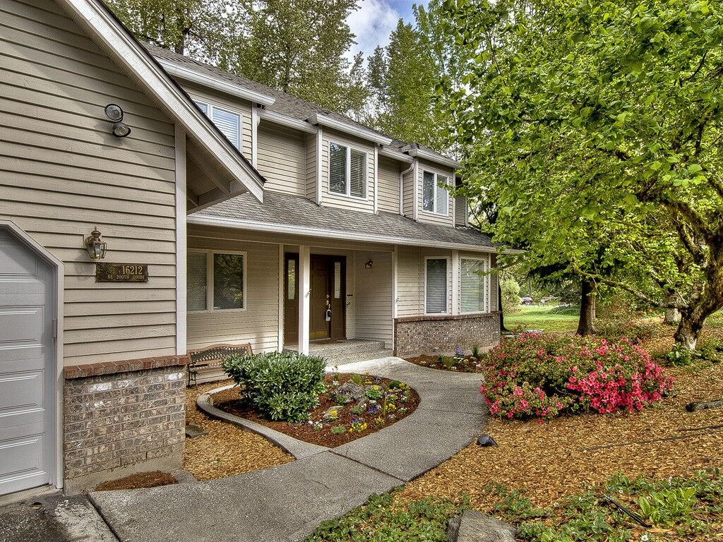 Property Photo: 16212 NE 200th Ct WA 98072