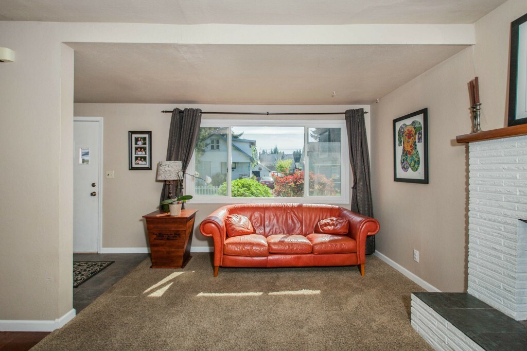 Property Photo:  305 H St SE  WA 98002 