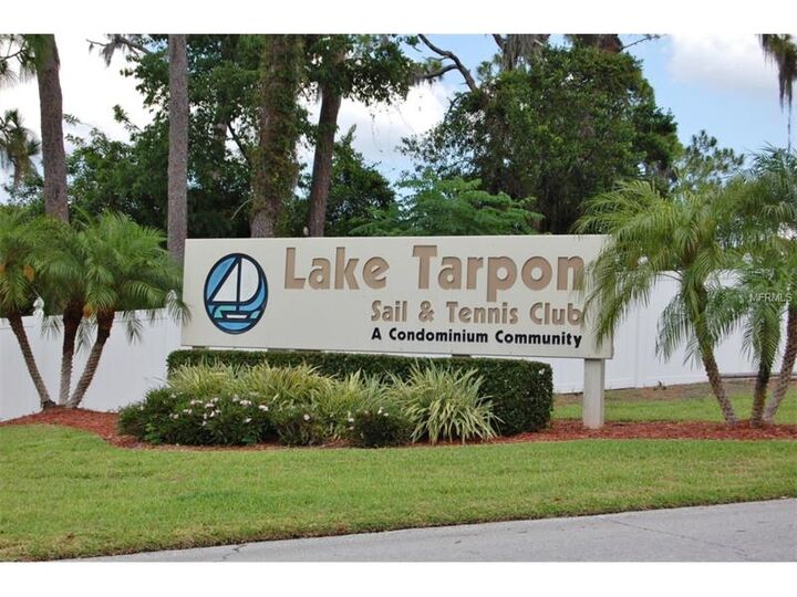 Property Photo:  90 S Highland Avenue 102  FL 34689 