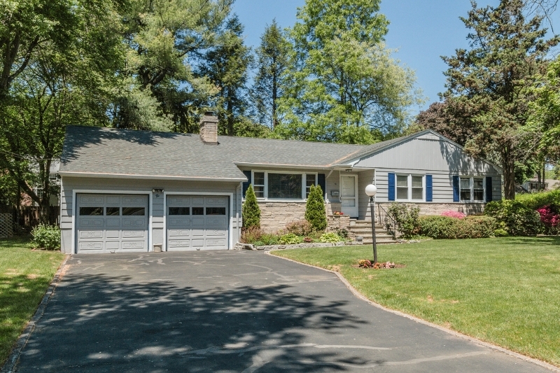 Property Photo:  10 Lambert Cir  NJ 07090 