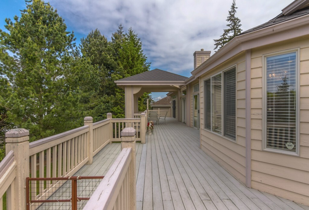 Property Photo: 817 W Pacificview Dr WA 98229