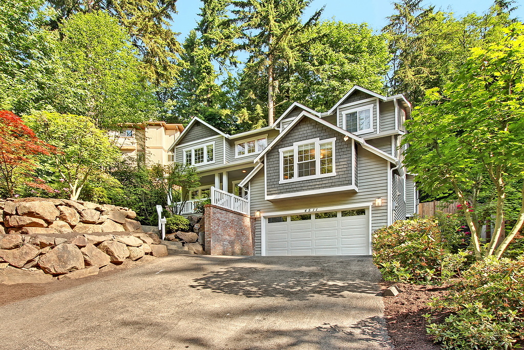 Property Photo:  4511 NE 201st Place  WA 98155 