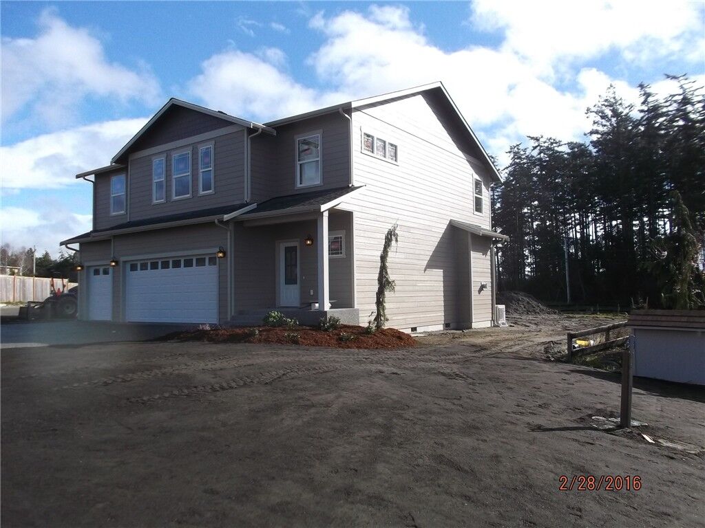 Property Photo:  950 Lyle Ridge Cir  WA 98277 