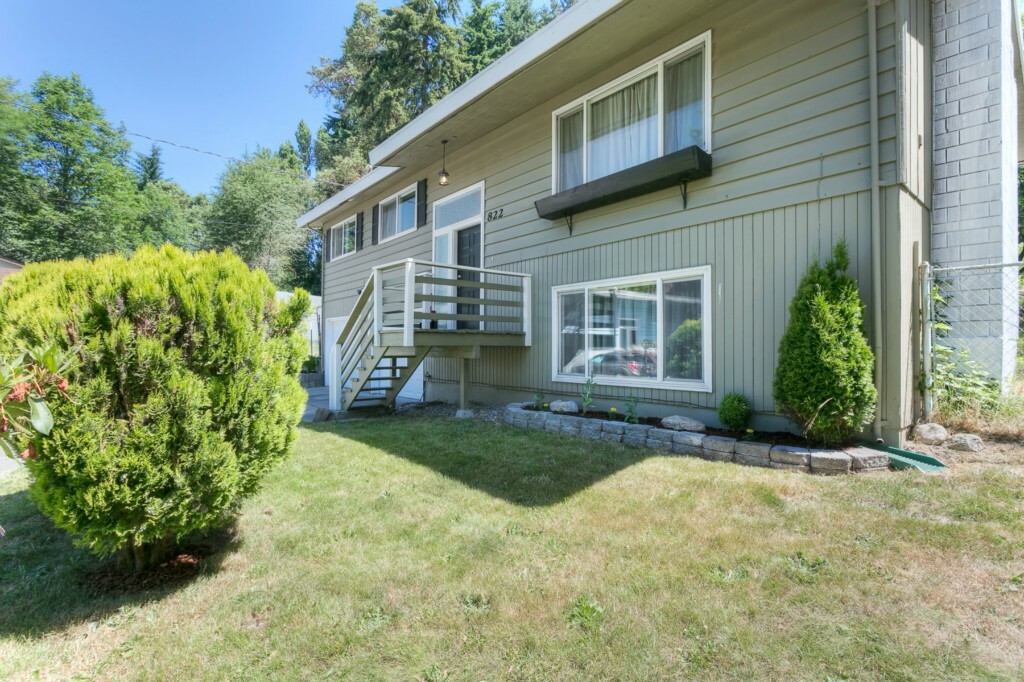 Property Photo:  822 S 129th Place  WA 98168 