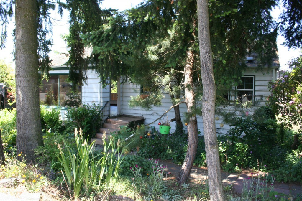 Property Photo:  541 3rd Ave N  WA 98020 