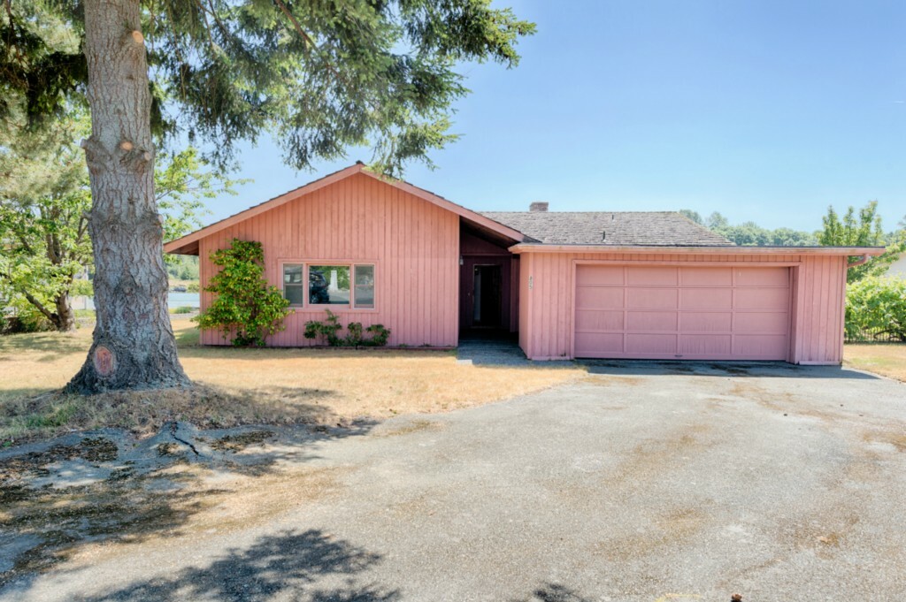 Property Photo:  805 Shoshone Dr  WA 98257 