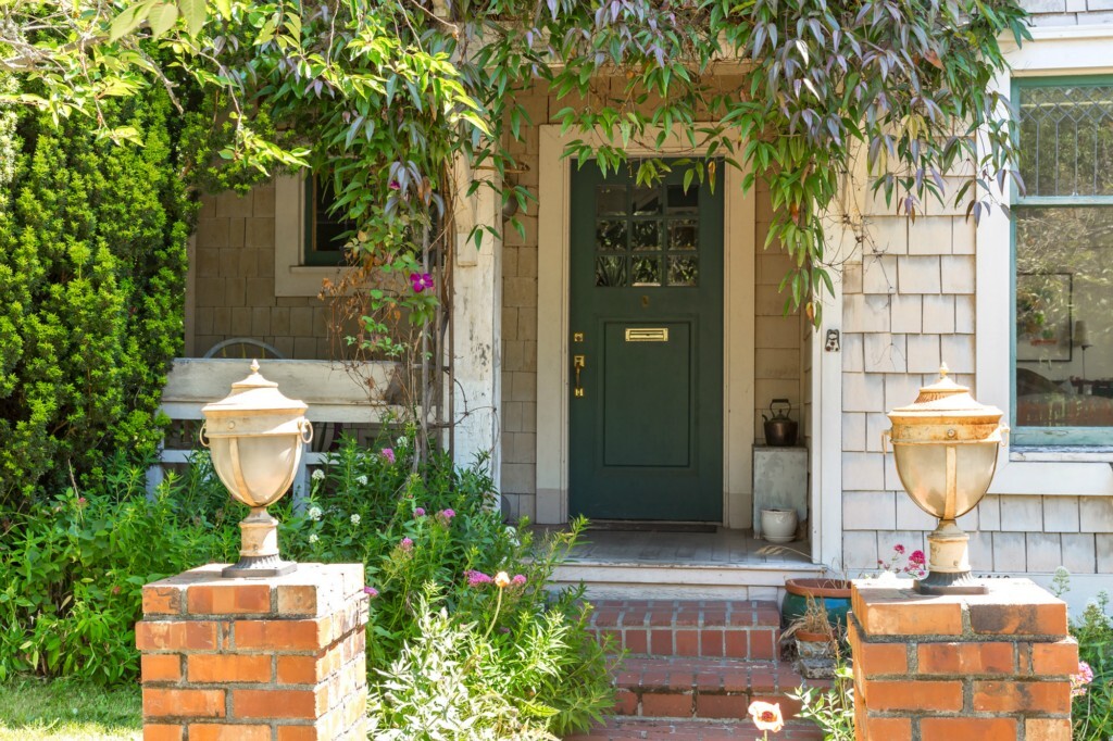 Property Photo: 1412 Nob Hill Ave N WA 98109