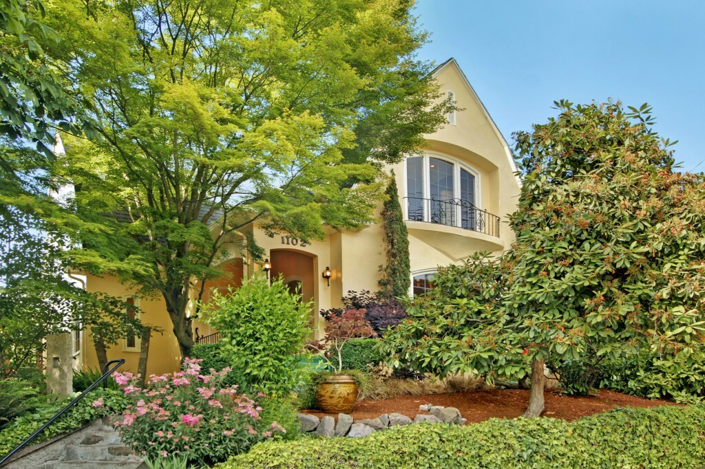 Property Photo: 1102 E Denny Wy WA 98122