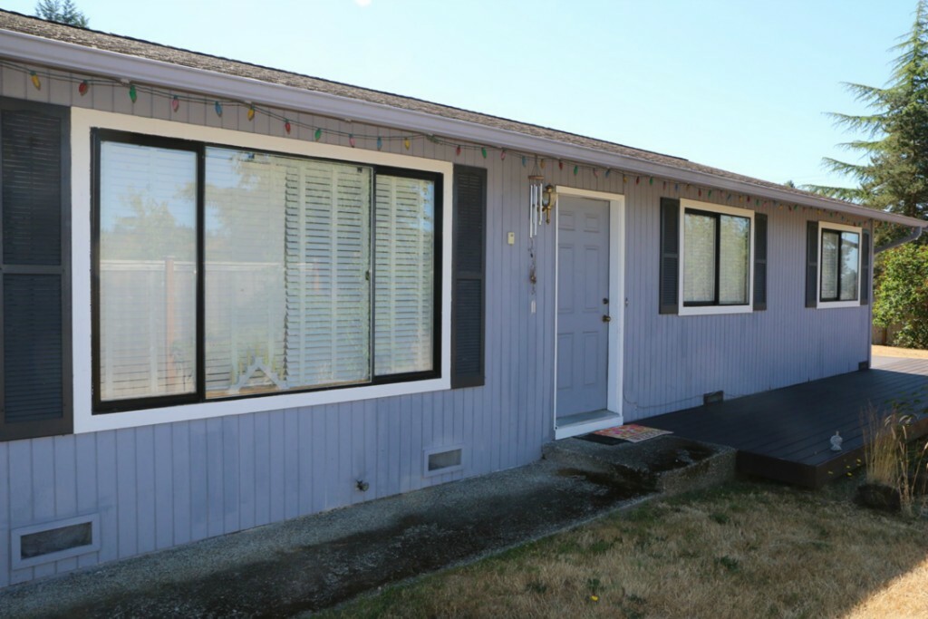 Property Photo:  22621 13th Place W  WA 98021 