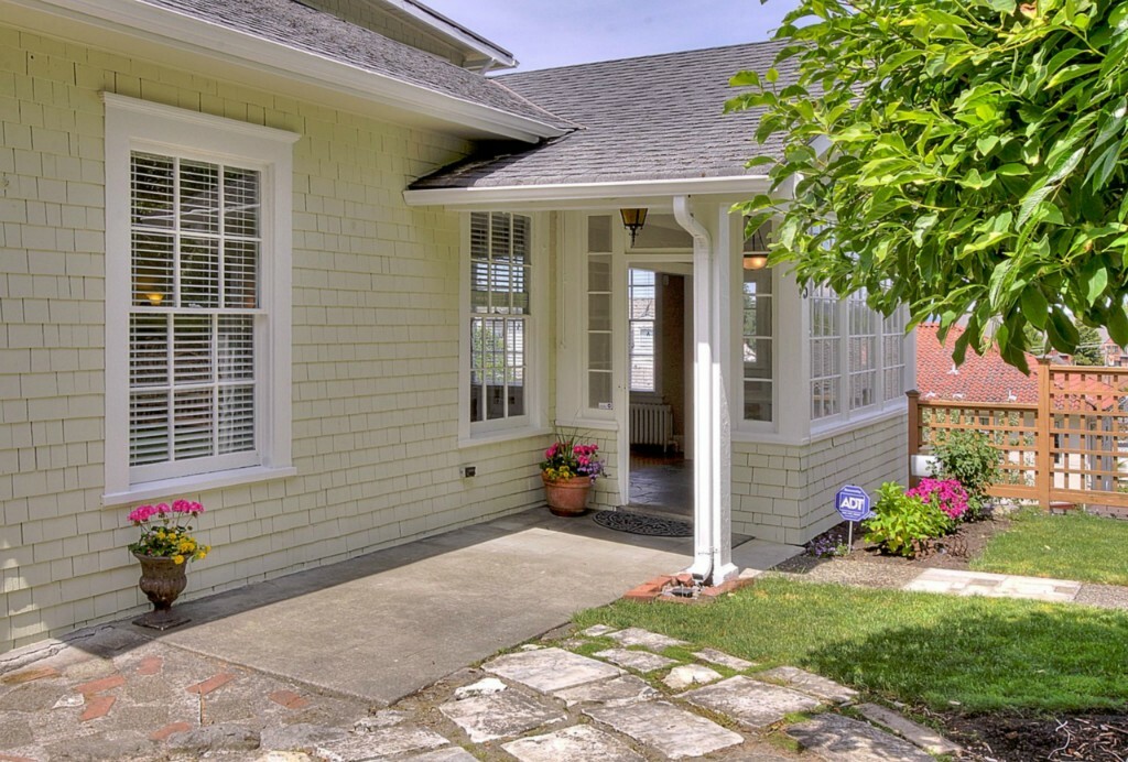 Property Photo:  715 N 9th St  WA 98403 