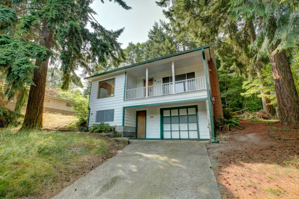 Property Photo:  109 N 205th St  WA 98133 