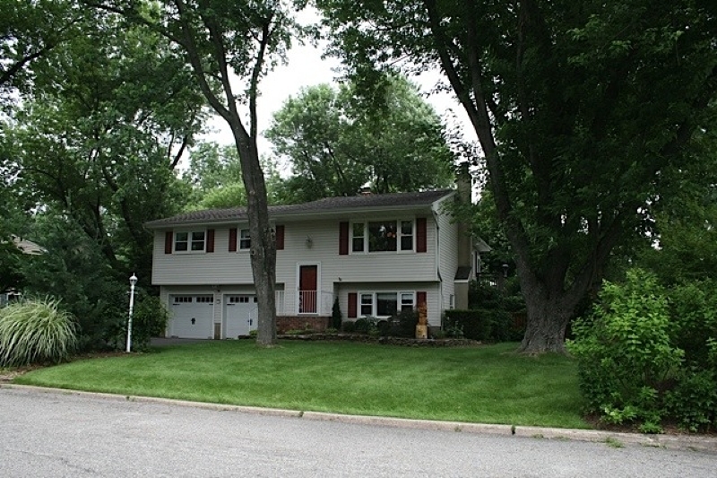 Property Photo:  15 Nalron Dr  NJ 07852 