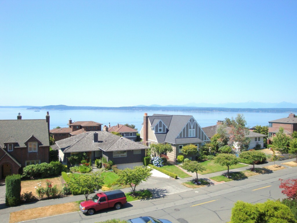 Property Photo: 2320 W Viewmont Wy W WA 98199