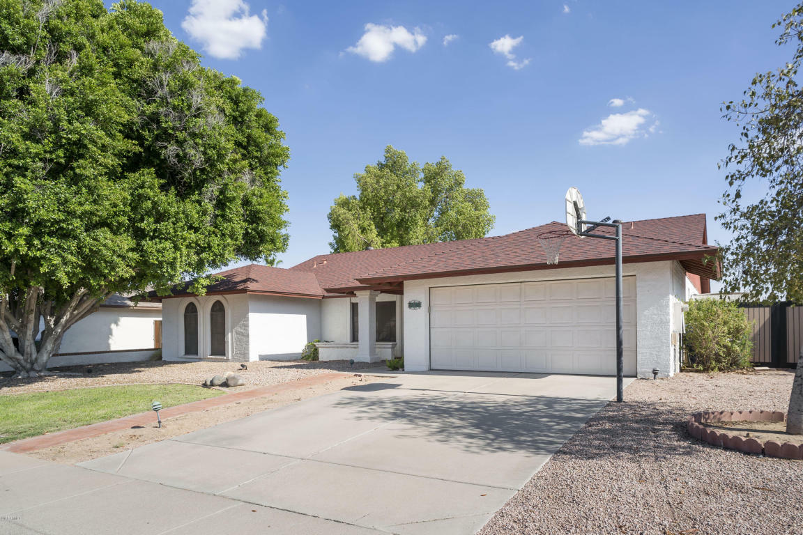 Property Photo:  909 W Lodge Drive  AZ 85283 