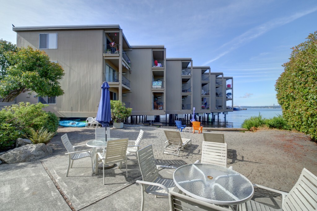 Property Photo: 65 Kirkland Ave 114 WA 98033
