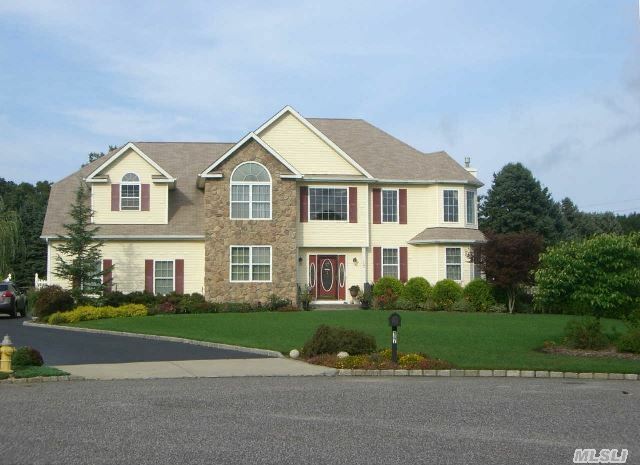 Property Photo:  17 Vizcaya Ct  NY 11786 