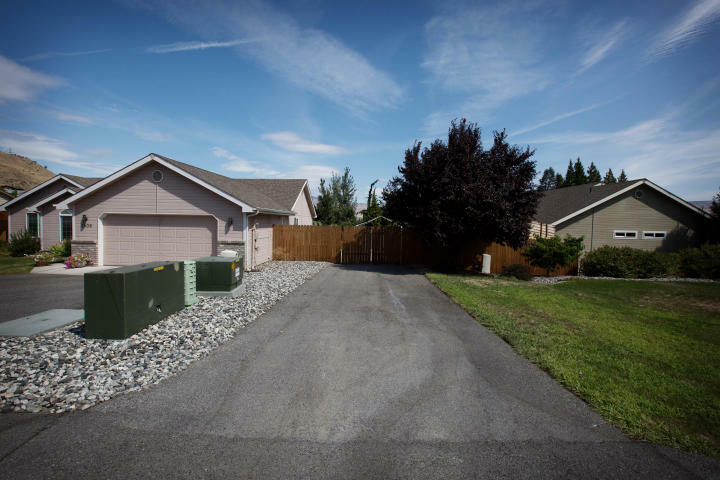 Property Photo: 1908 Grandview Lp WA 98801